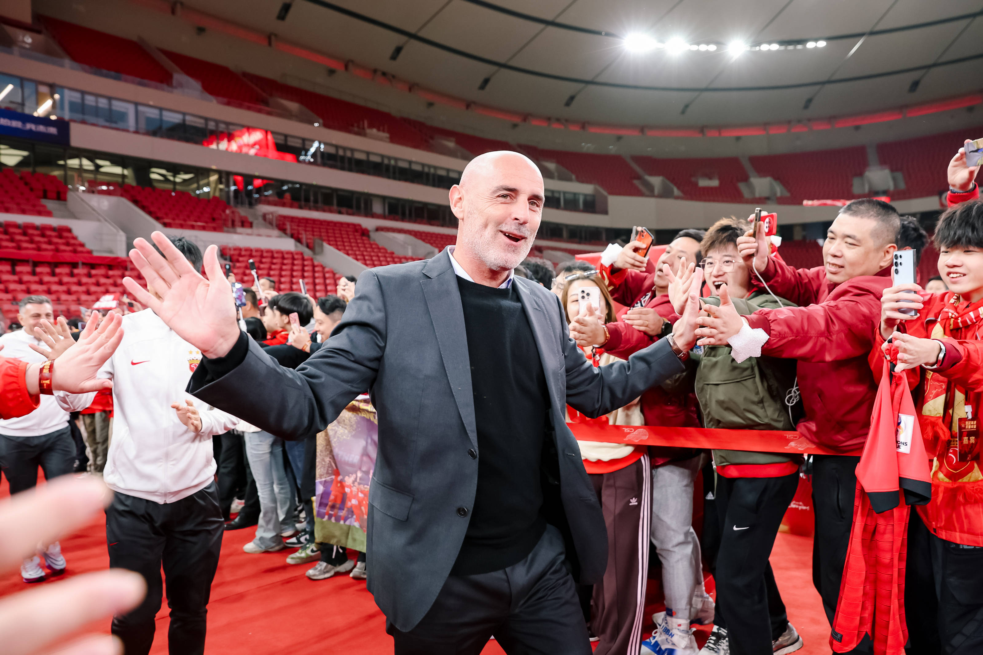 开云体育app-包含今晨上海海港备战欧超杯；防线松动细节曝光；目标明确；团队化学反应显著的词条