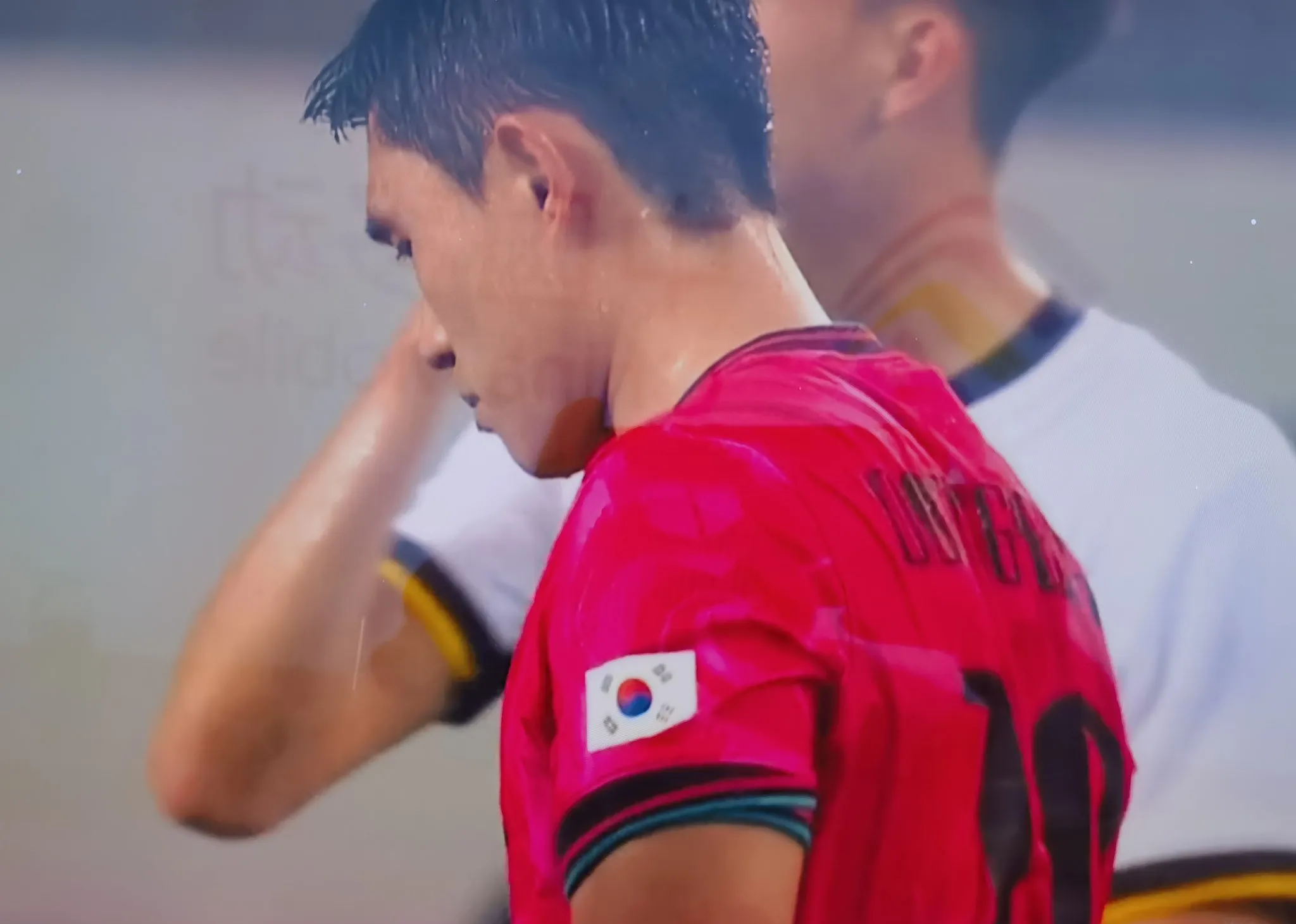 关于英超关键时刻再迎强敌，里昂状态回暖，主帅态度——球迷炸锅，医务组通报恢复的信息