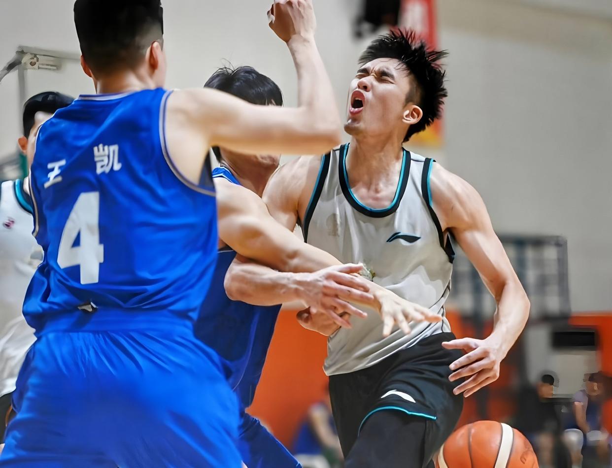 开云体育下载-今晨体能课后；巴黎圣日耳曼临场应变备战CBA常规赛；气氛紧张；纪律约束更严格的简单介绍